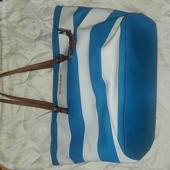 Michael Kors handbag - Picture 9 of 13